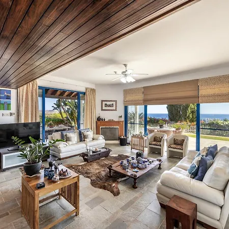 Sycamore Seaview أيا نابا