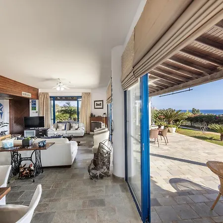 Sycamore Seaview أيا نابا